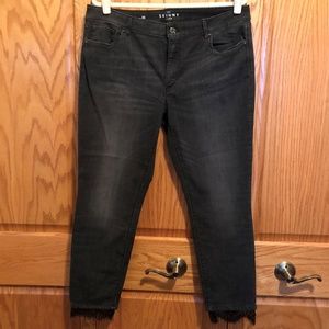 WHITE HOUSE BLACK MARKET SKINNY ANKLE LACE JEAN 16